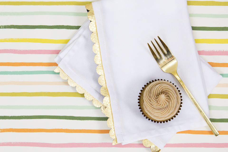 Sarah Hearts DIY Gold Scalloped Edge Napkins